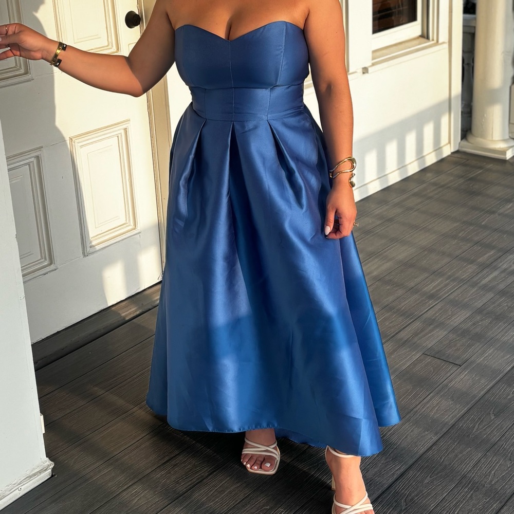 Elegant Blue Strapless Dress